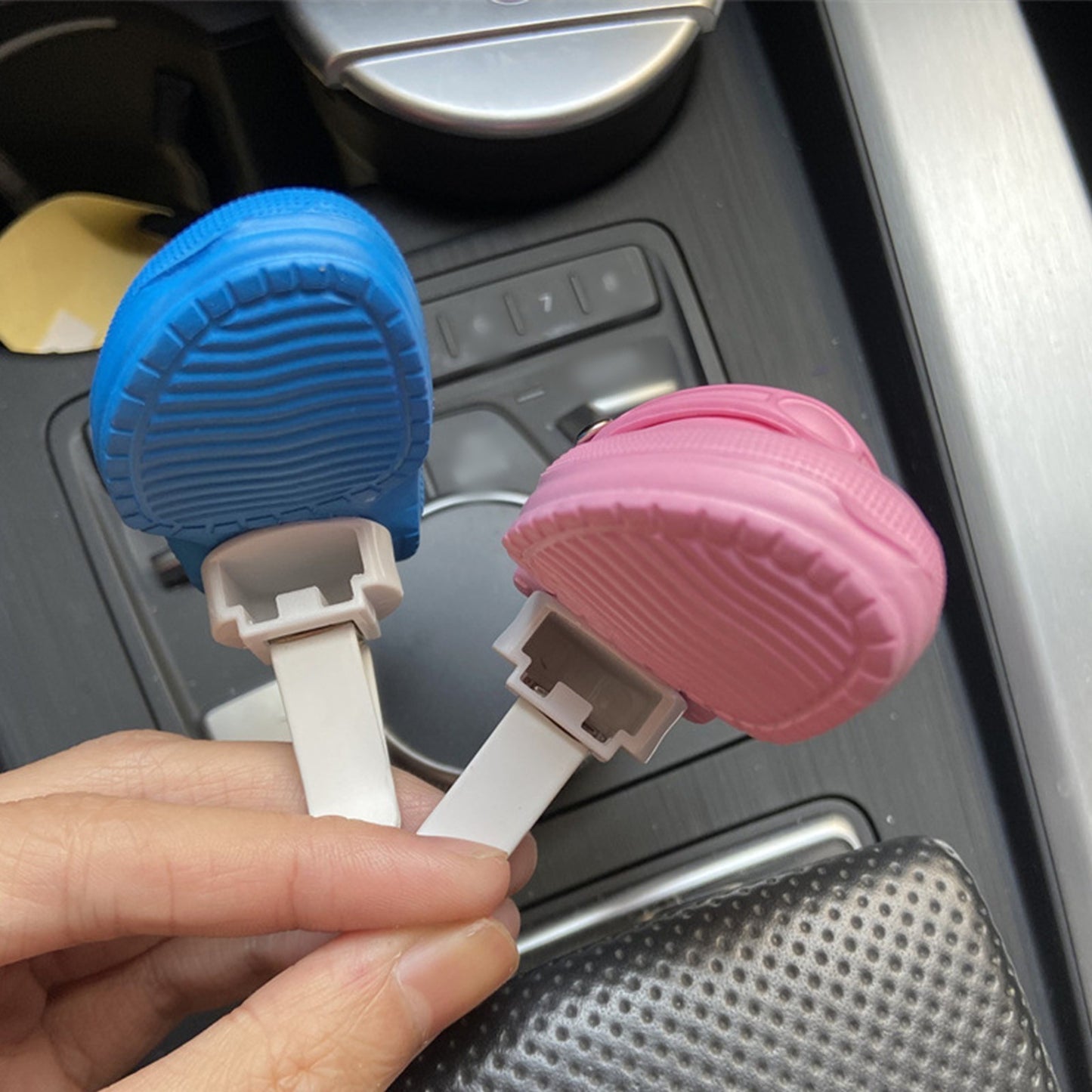 Car Good Air Conditioner Outlet Decoration Car Aromatherapy Mini Hole Shoes Car Accessories